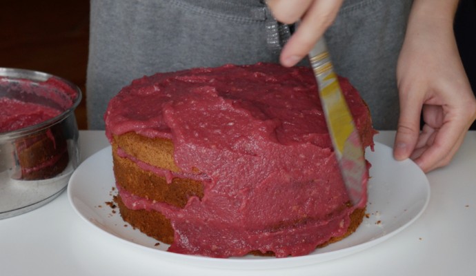 Червоний манний крем до торту на свято Святого Валентина - «Рецепты советы»