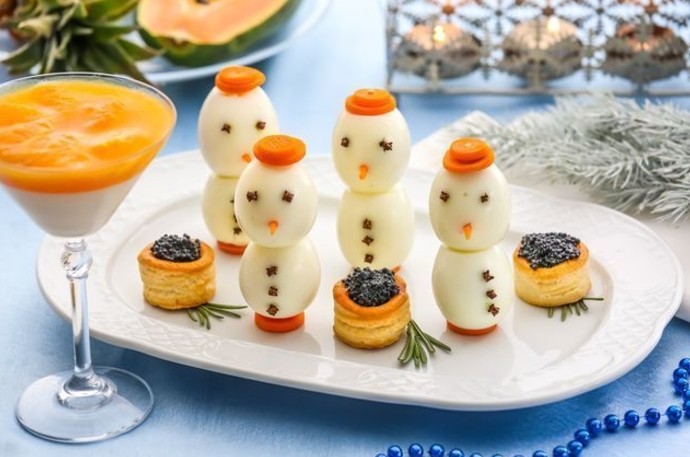 Прикрашаємо новорічний стіл: сніговики з яєць - «Советы Хозяйке»