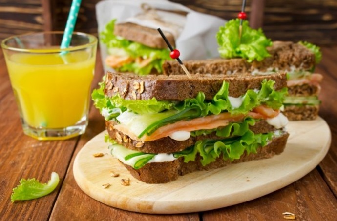 Быстрый сэндвич с беконом и сыром от Джуда Лоу - «Рецепты советы»
