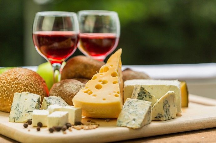 Новости кулинарии: оказывается сыр меняет вкус вина - «Советы Хозяйке»