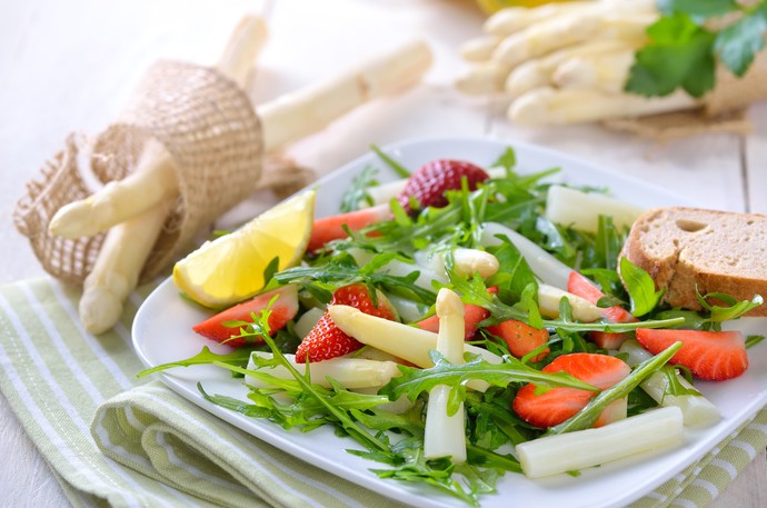 ТОП-5 самых вкусных салатов с клубникой - «Рецепты советы»