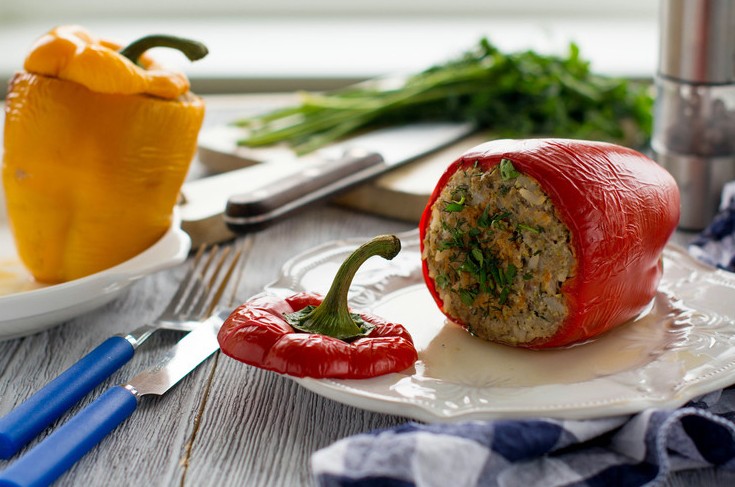 Рецепт Аниты Луценко: фаршированный перец в сметанно-томатном соусе - «Рецепты советы»