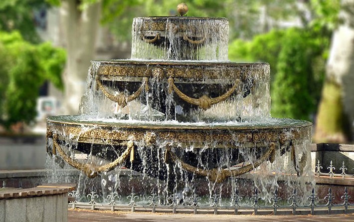 Декоративные фонтаны для дома и участка. Какой выбрать? на сайте Недвио - «Комфорт»